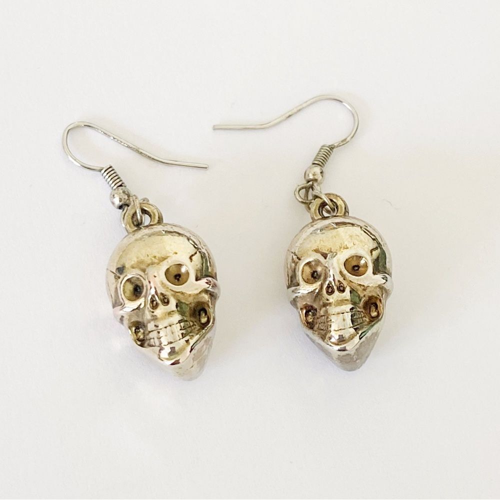 Silver skull Halloween spooky drop earrings